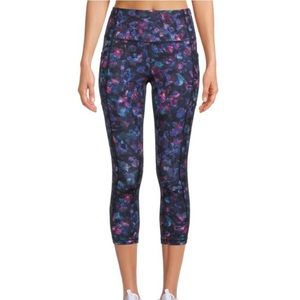 🎊 NWT Women's capri active leggings size L